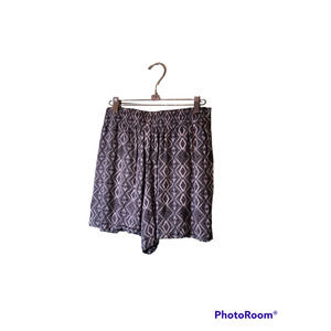 Now Shorts Dressy Womens Black and White Viscose Pull On Size 8